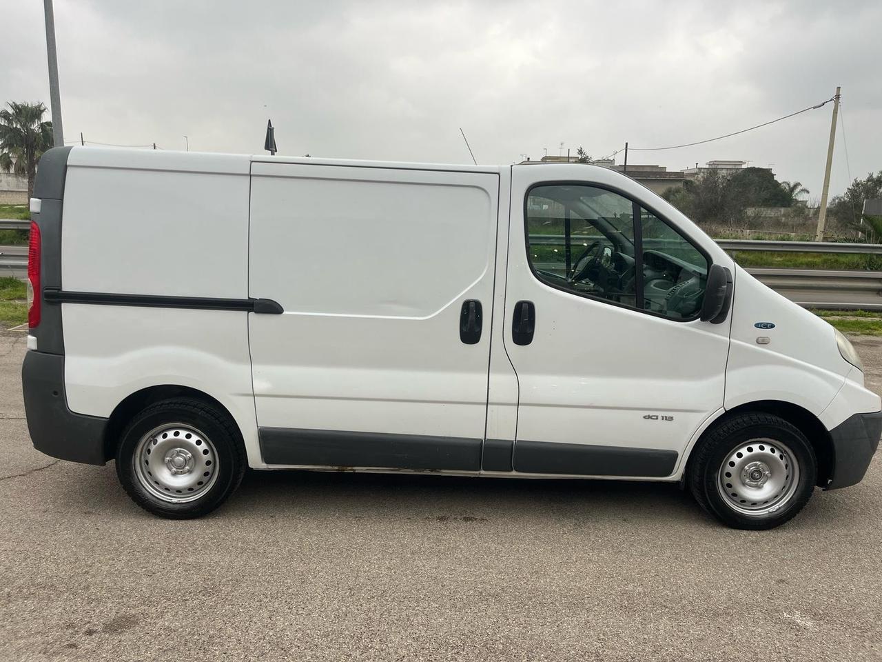 Renault Trafic 2.0 dCi/115 Unipro 2011