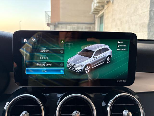 MERCEDES-BENZ GLC 300 de 4Matic Plug-in hybrid Sport.