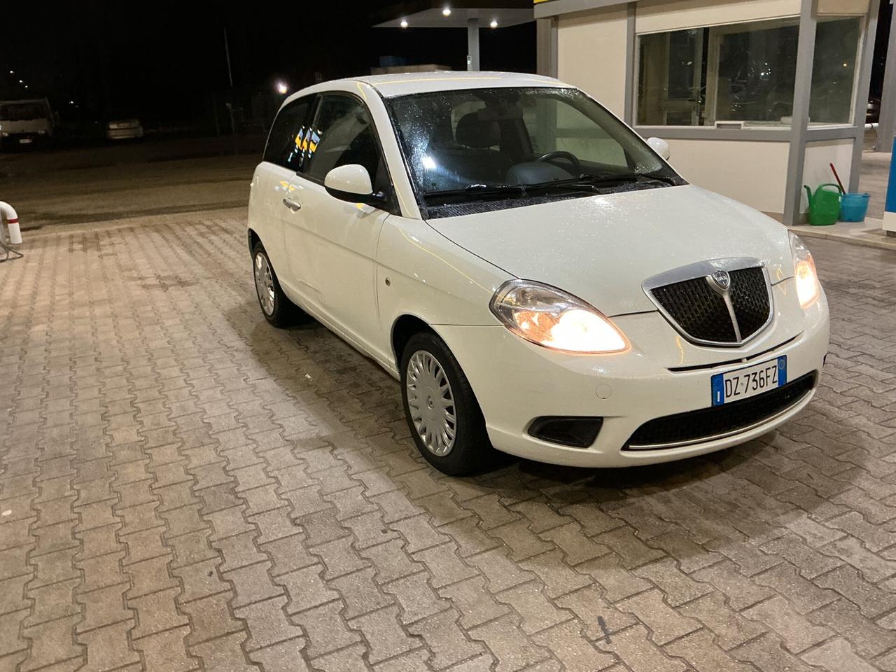 Lancia Ypsilon 1.2 Argento