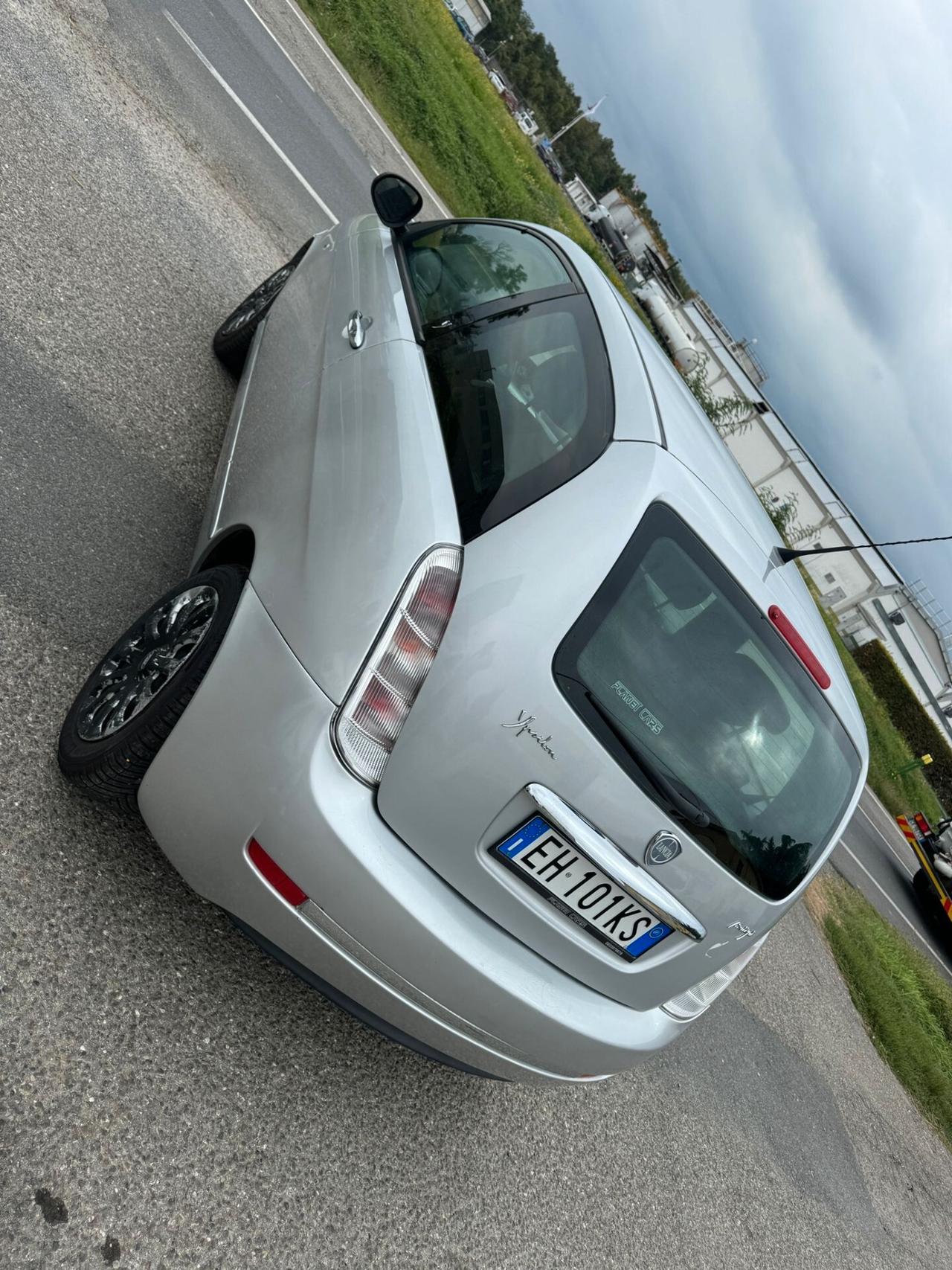 Lancia Ypsilon 1.3 MJT 75 3 p S&S Black&Red