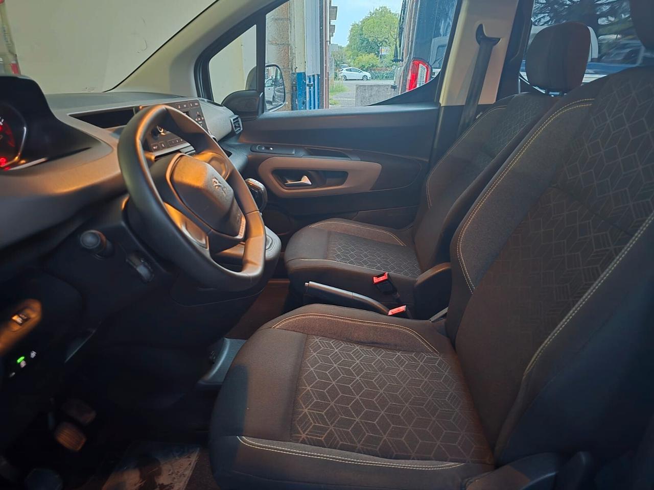 Peugeot Rifter BlueHDi 100 S&S Allure Long 155,00 mese