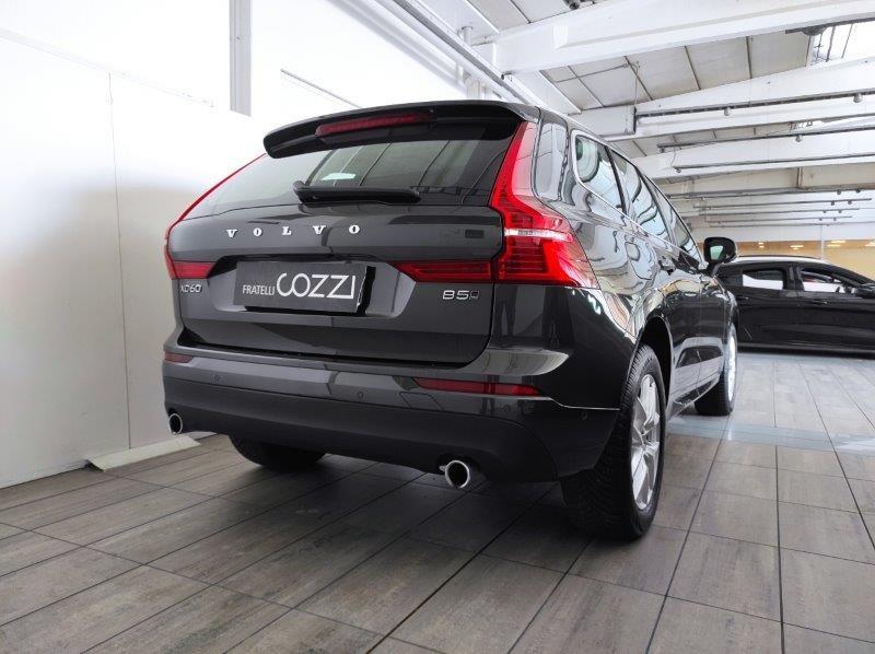 VOLVO XC60 (2017-->) - XC60 B5 (d) AWD Geartronic Momentum Pro