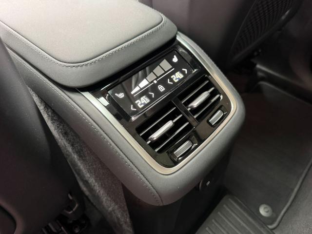 VOLVO XC90 T8 Plug-in hybrid AWD automatico 7 posti Ultra Dar