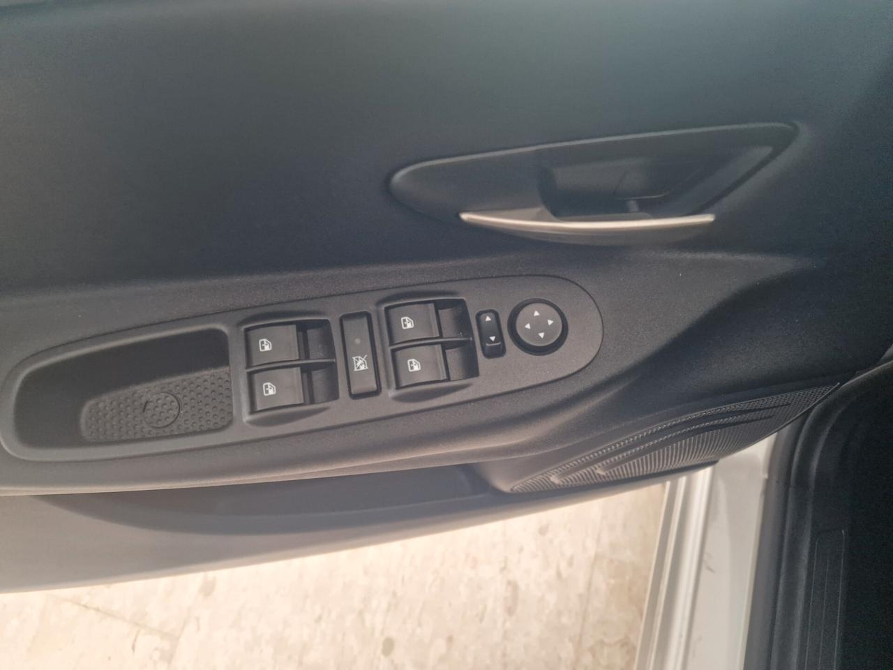 Lancia Ypsilon 1.0 Hybrid Ecochic Gold