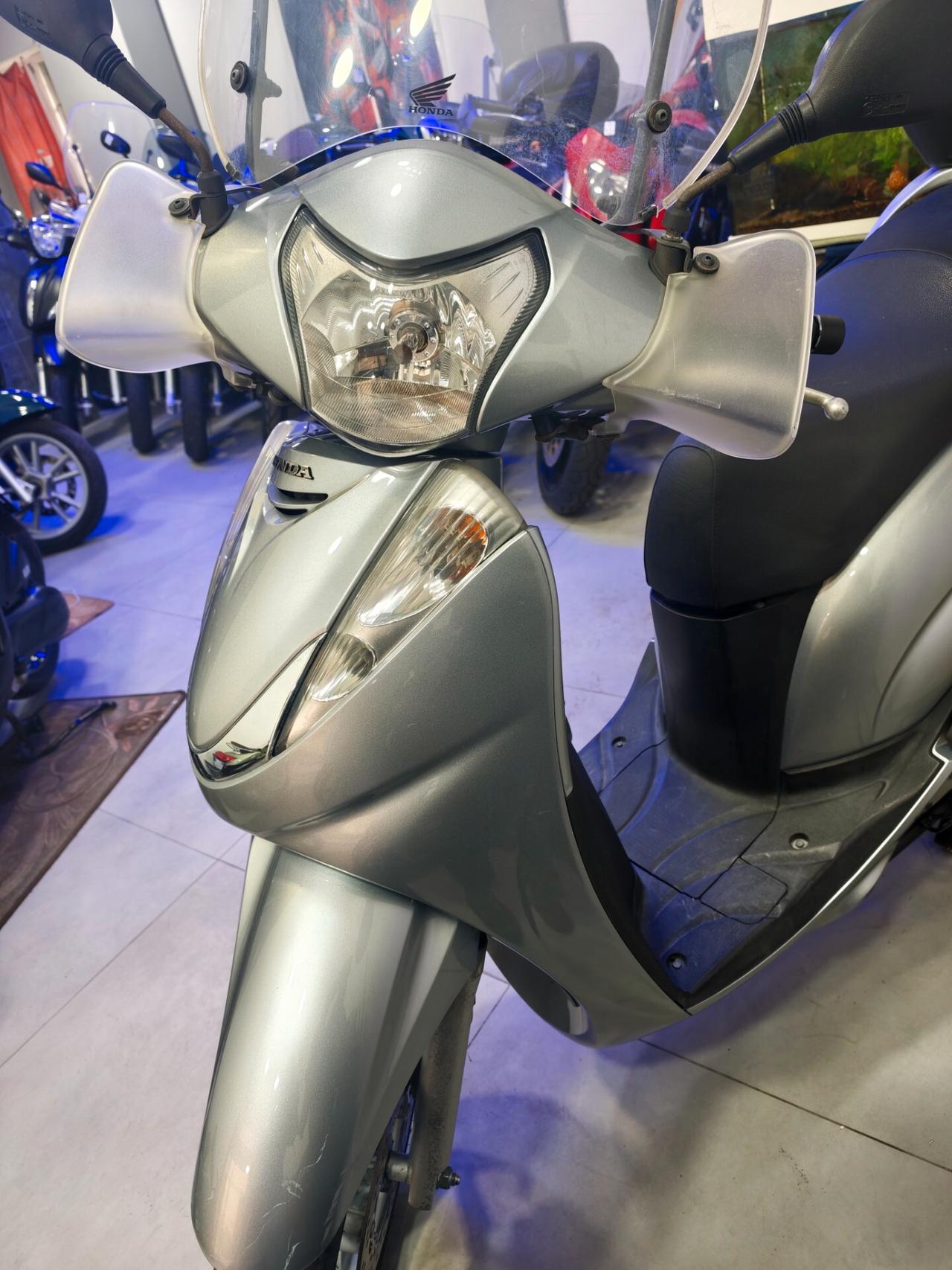 Honda SH 300