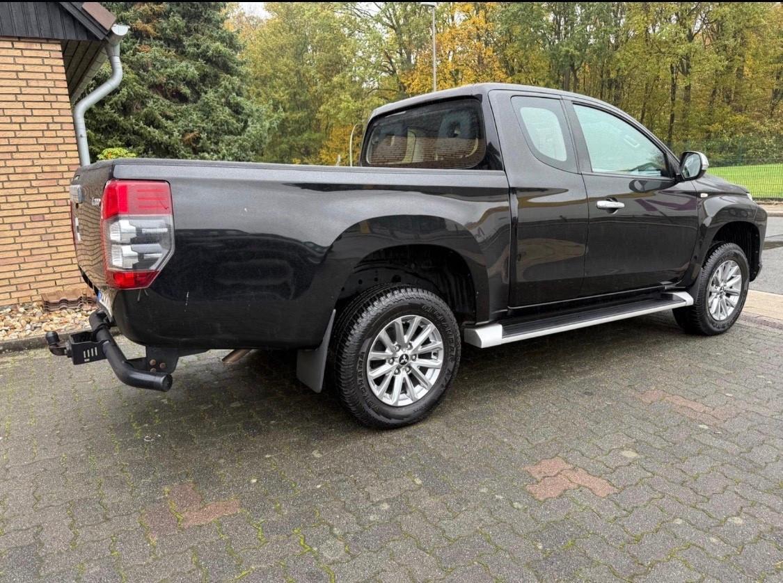 Mitsubishi L200 2.3 D Club Cab 4x4 Super Select Intense 6M