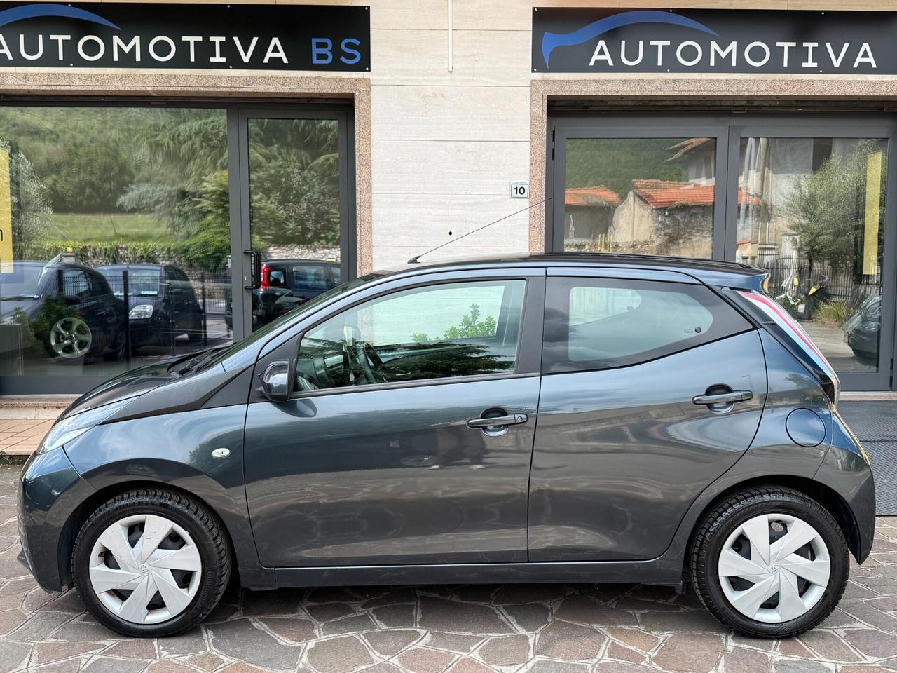 Toyota Aygo 1.0 VVT-i 69 CV 5 porte x-play MMT AUTOMATICA