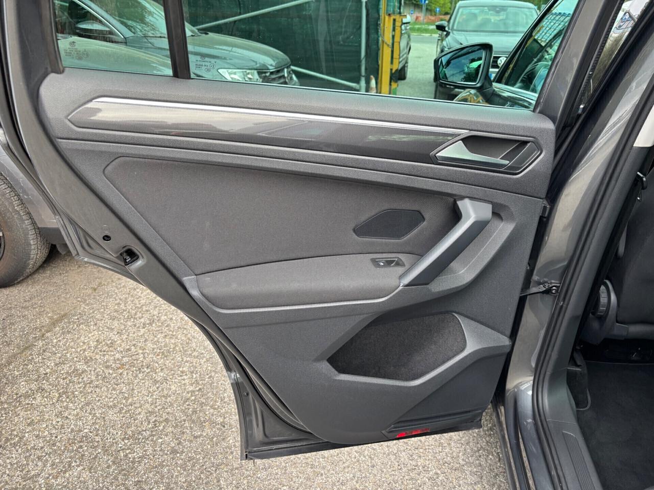 Volkswagen Tiguan 1.6 TDI R-Line sport