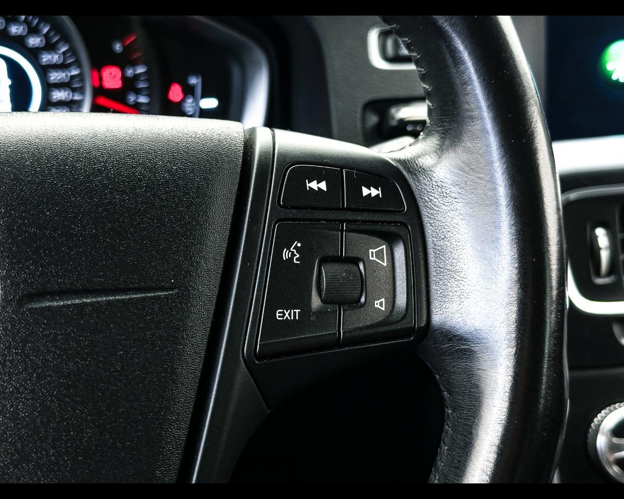 VOLVO V60 (2010-2018) - V60 D2 1.6 Momentum