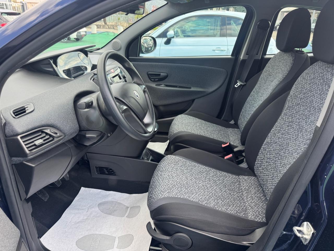 Lancia Ypsilon 1.2 69 CV 5 porte GPL Ecochic Monogram