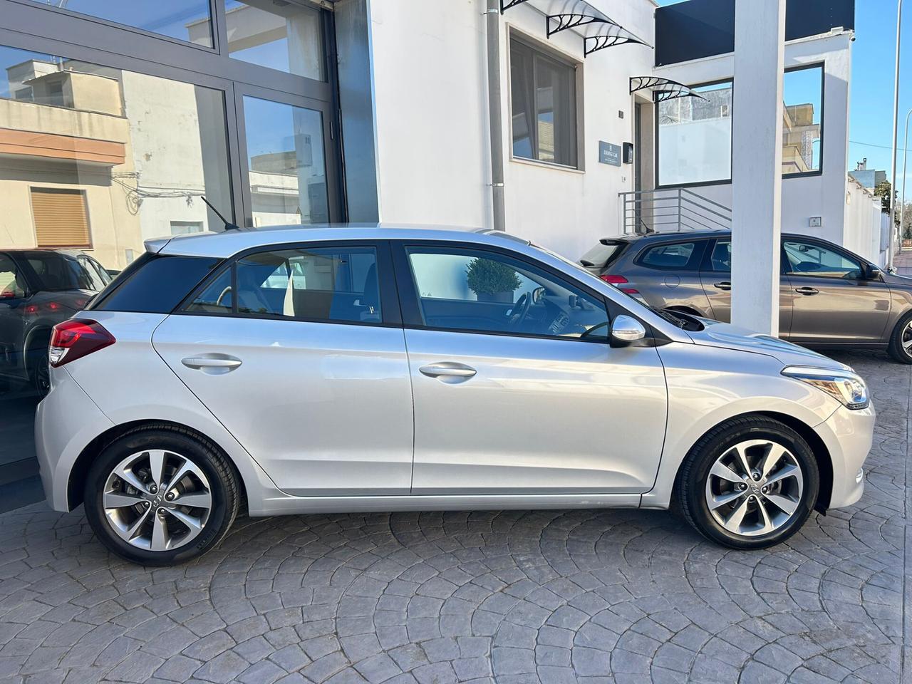 Hyundai i20 1.2 84 Cv STYLE LED-2015