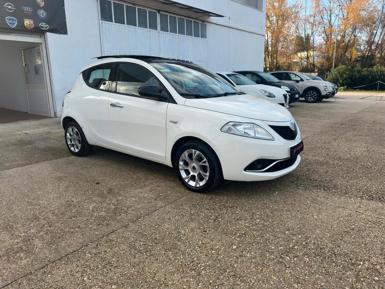 Lancia Ypsilon 1.2 69 CV 5 porte Platinum