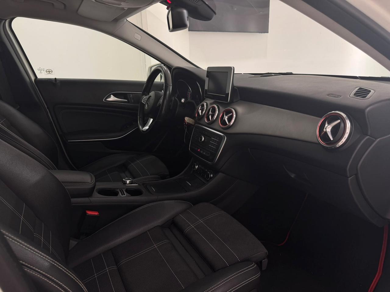 MERCEDES-BENZ GLA 200 d Automatic Premium – Soli 107.000 km – Pedane Off-Road