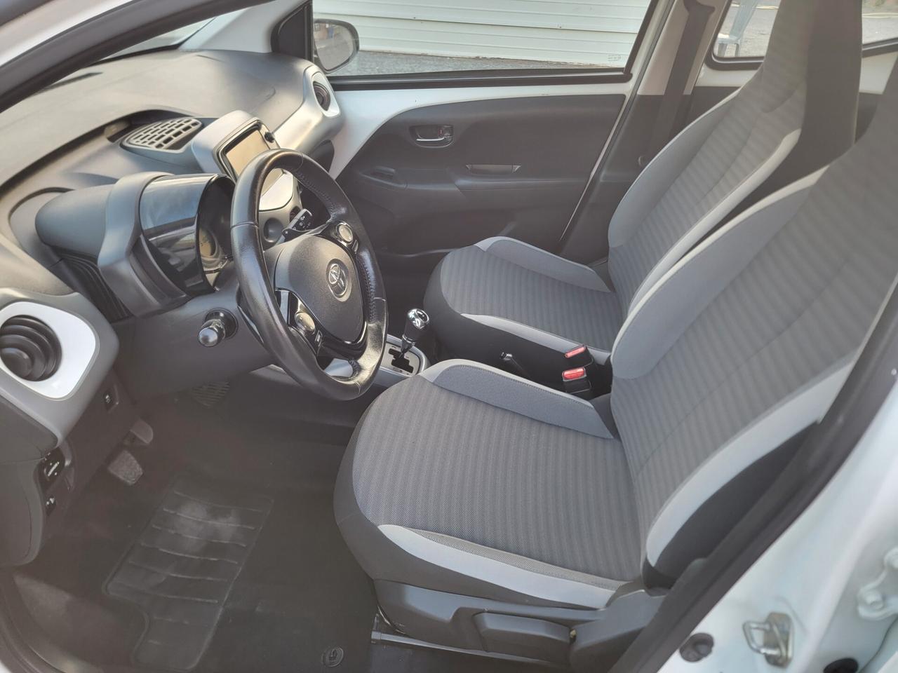 Toyota Aygo Connect x-play MMT 51 mila km! Garanzia