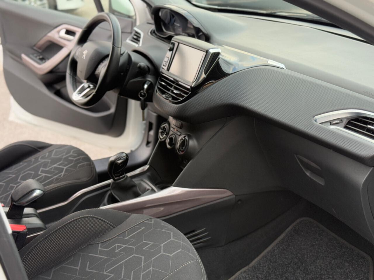 Peugeot 2008 PureTech 82cv GT LINE