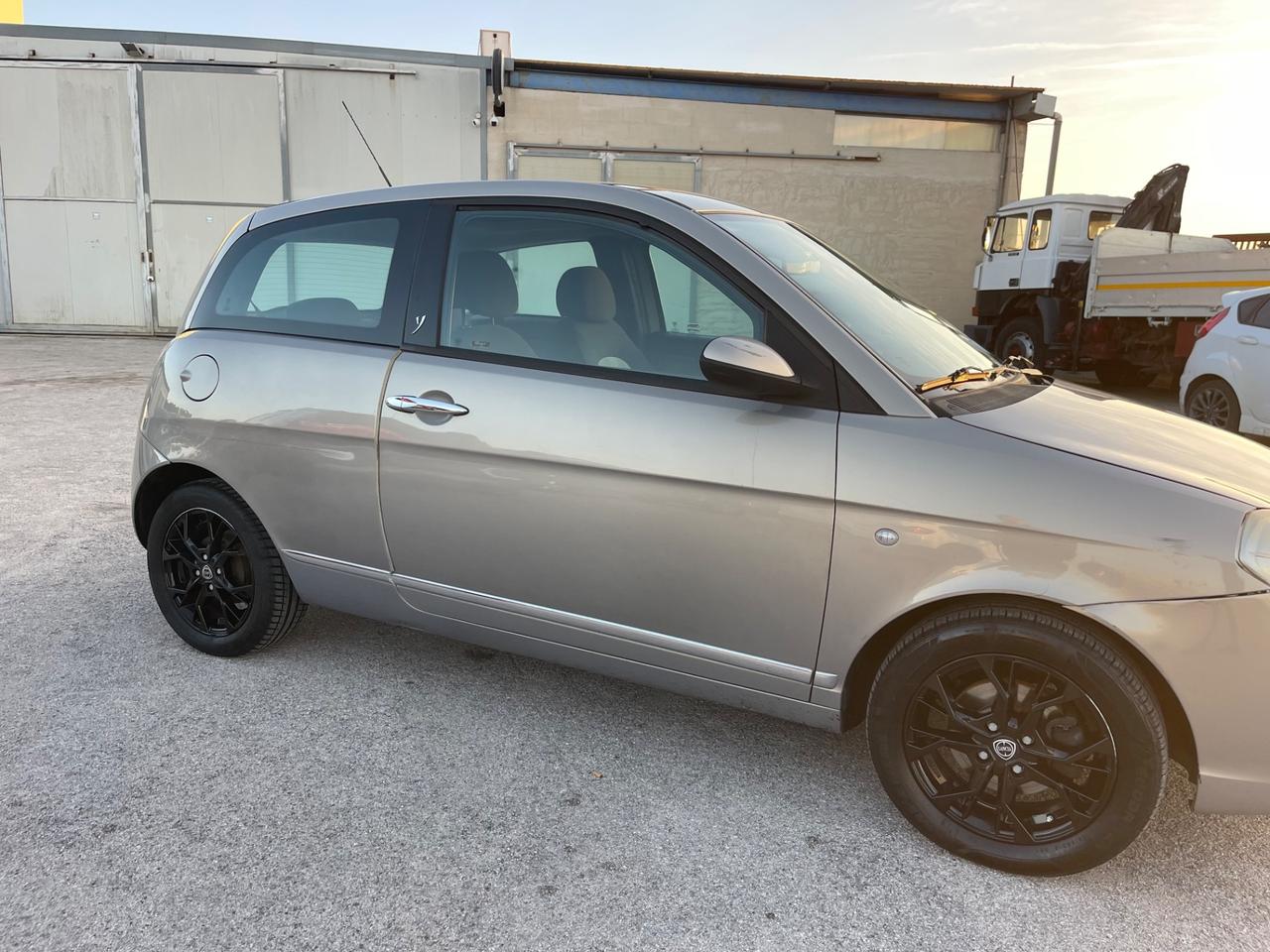 LANCIA YPSILON 1.4 8V FULL TETTO IN VETRO MY07