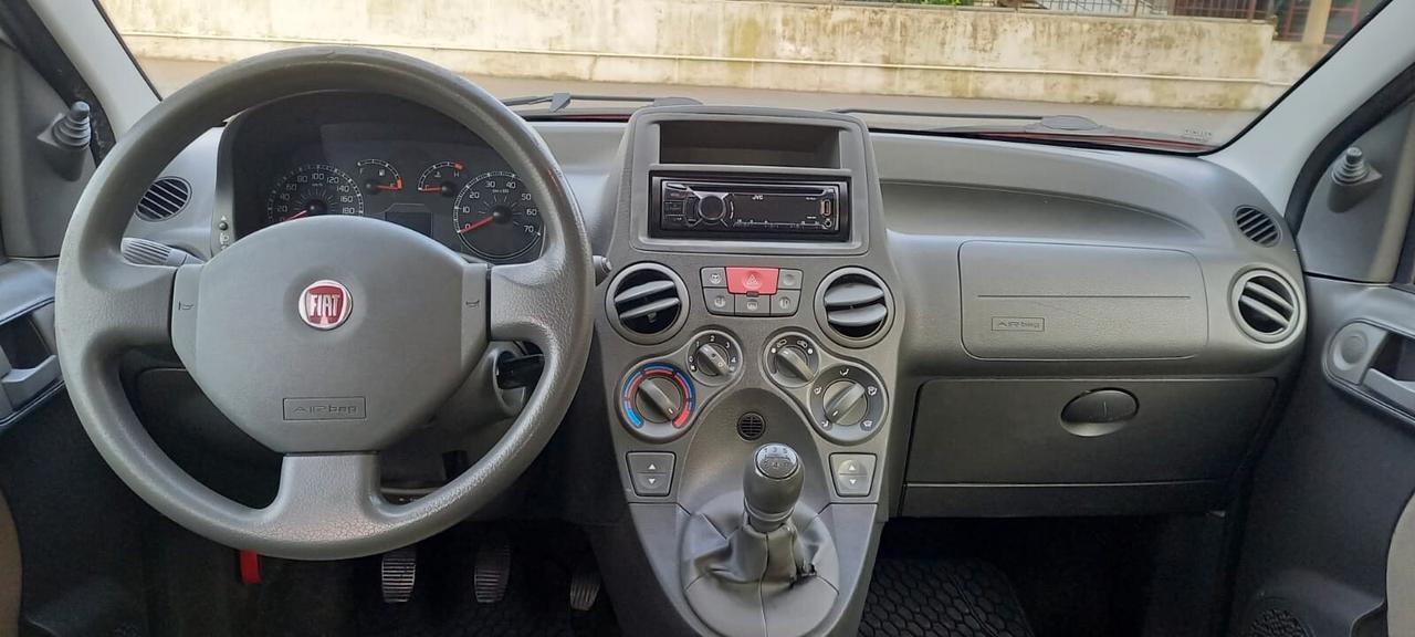 Fiat Panda Benzina cc. 1.242 5 Porte Utilizzabile anche per i Neopatentati.