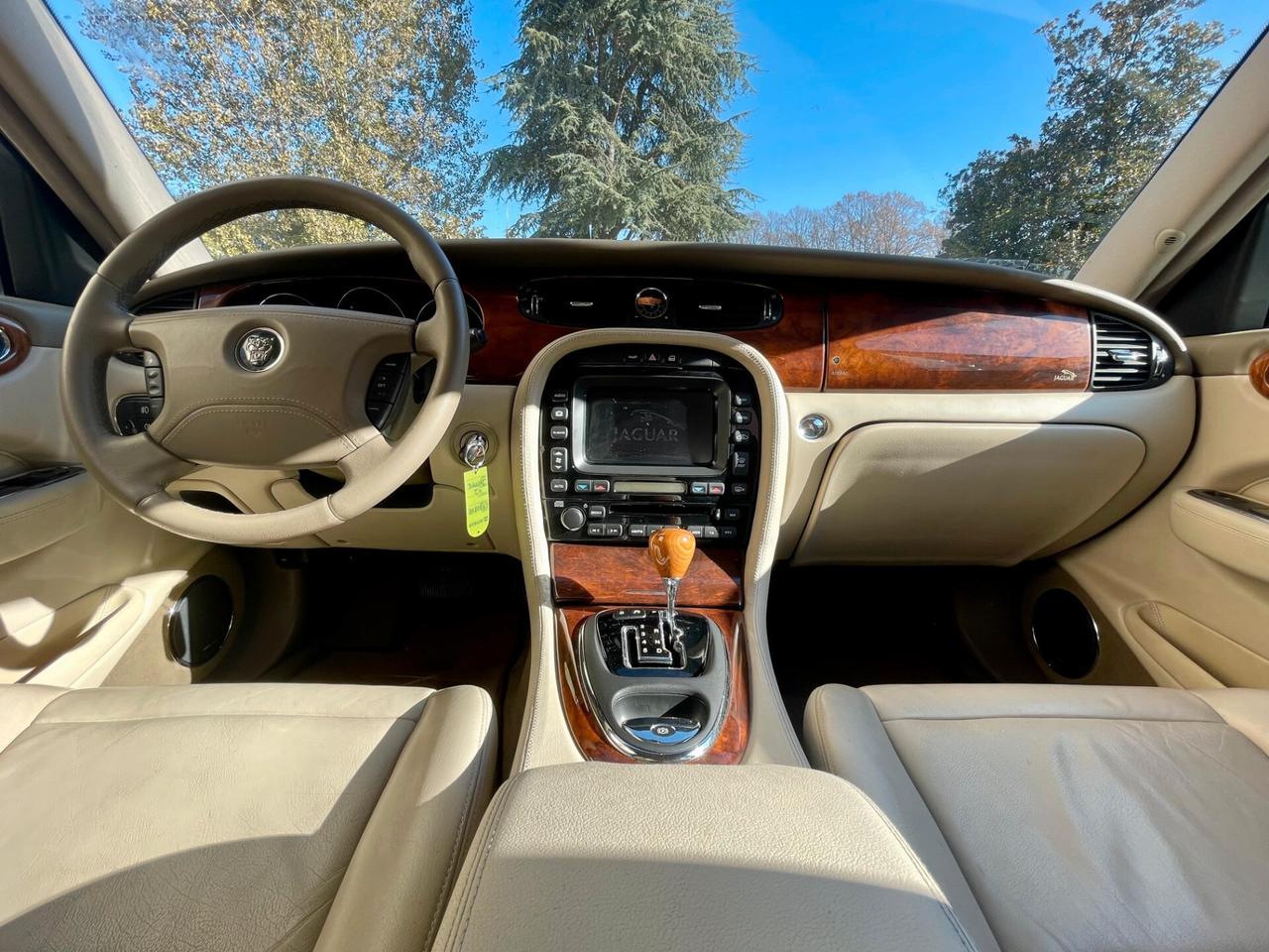 Jaguar XJ6 3.0 V6 238CVUNICOPROPRIETARIO