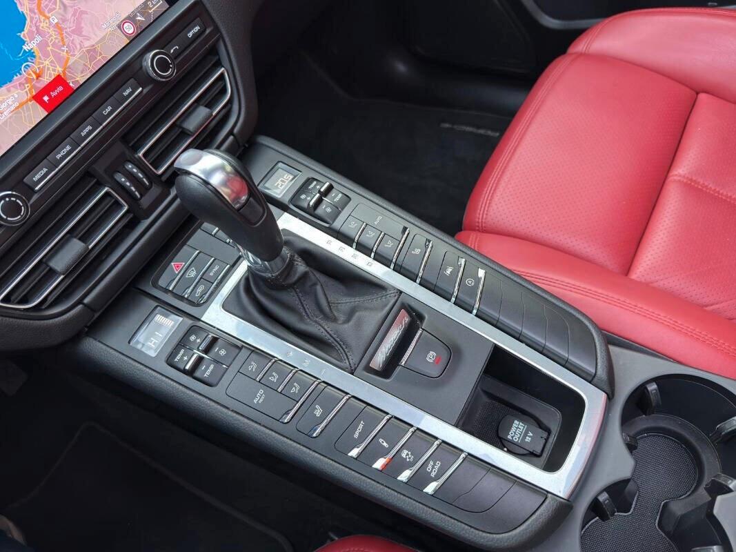 Porsche Macan 2.0 benzina 245 CV tetto 2021