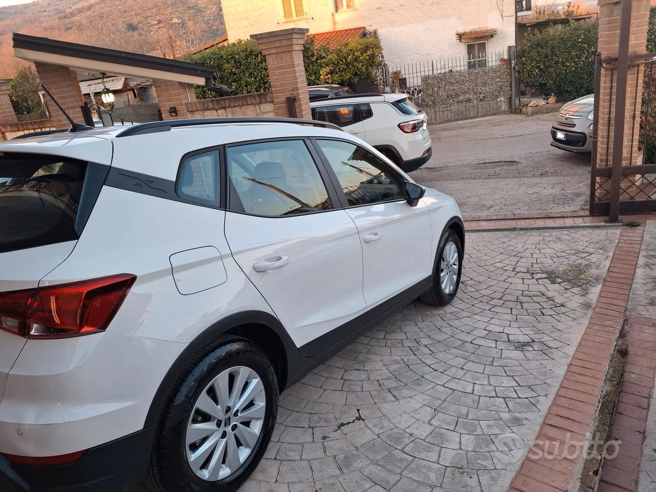 Seat Arona 1.0 TGI Style AUTOMATICA NAVI APPLE CAR PLAY CERCHI CAMERA PDC COMANDI VOLANTE LED
