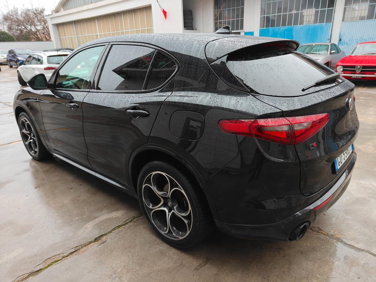 Alfa Romeo Stelvio Q4 Veloce total black