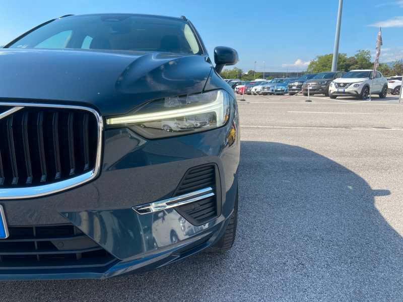 VOLVO XC60 2.0 b4 Momentum Pro AwD AuTo