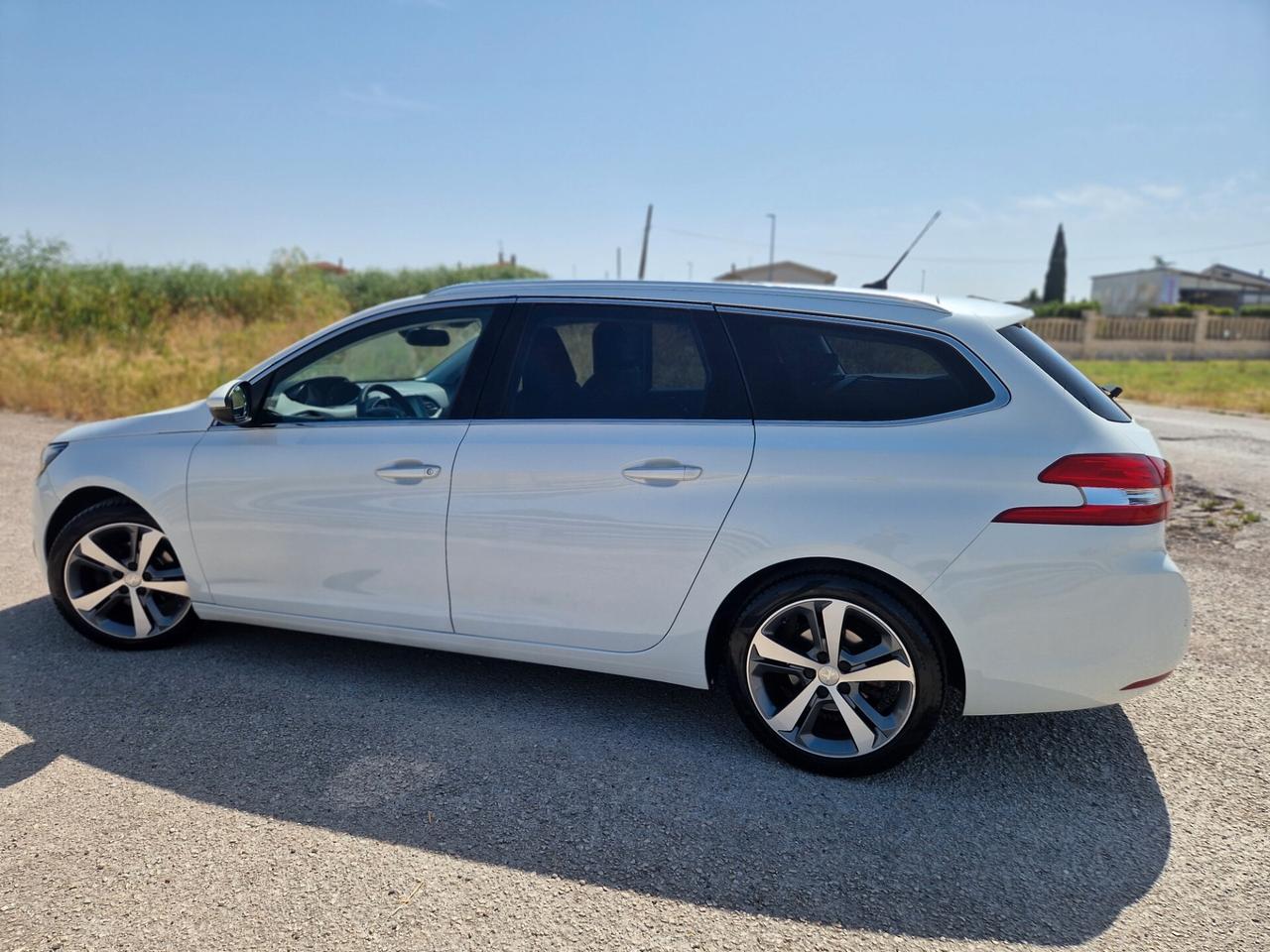 Peugeot 308 BlueHDi 120 S&S SW Allure