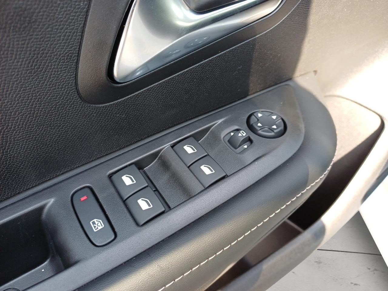 PEUGEOT e-208 ALLURE - Motore Elettrico 136cv (100kW)