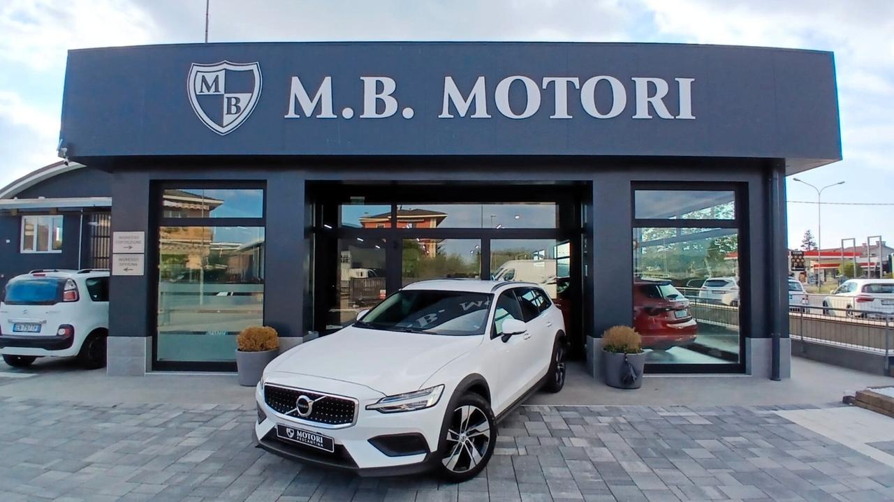 Volvo V60 Cross Country B4 (d) AWD automatico Core