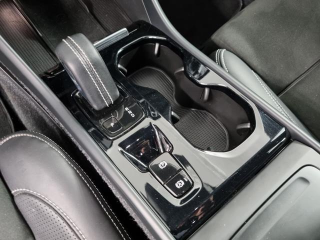 VOLVO XC40 D3 R-design