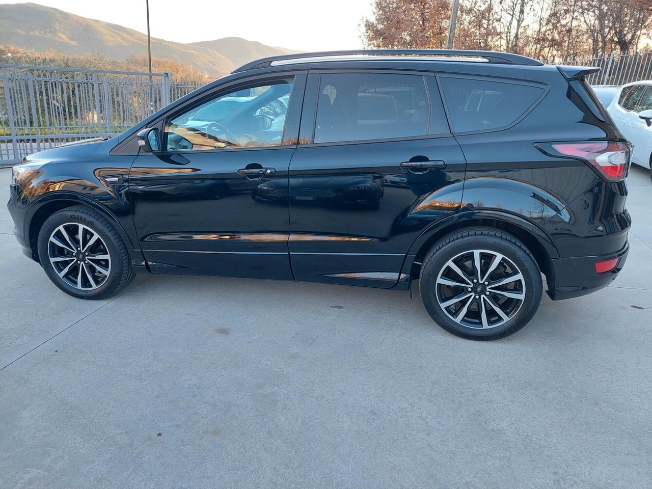 Ford Kuga 1.5 TDCI 120 CV S&S 2WD ST-Line