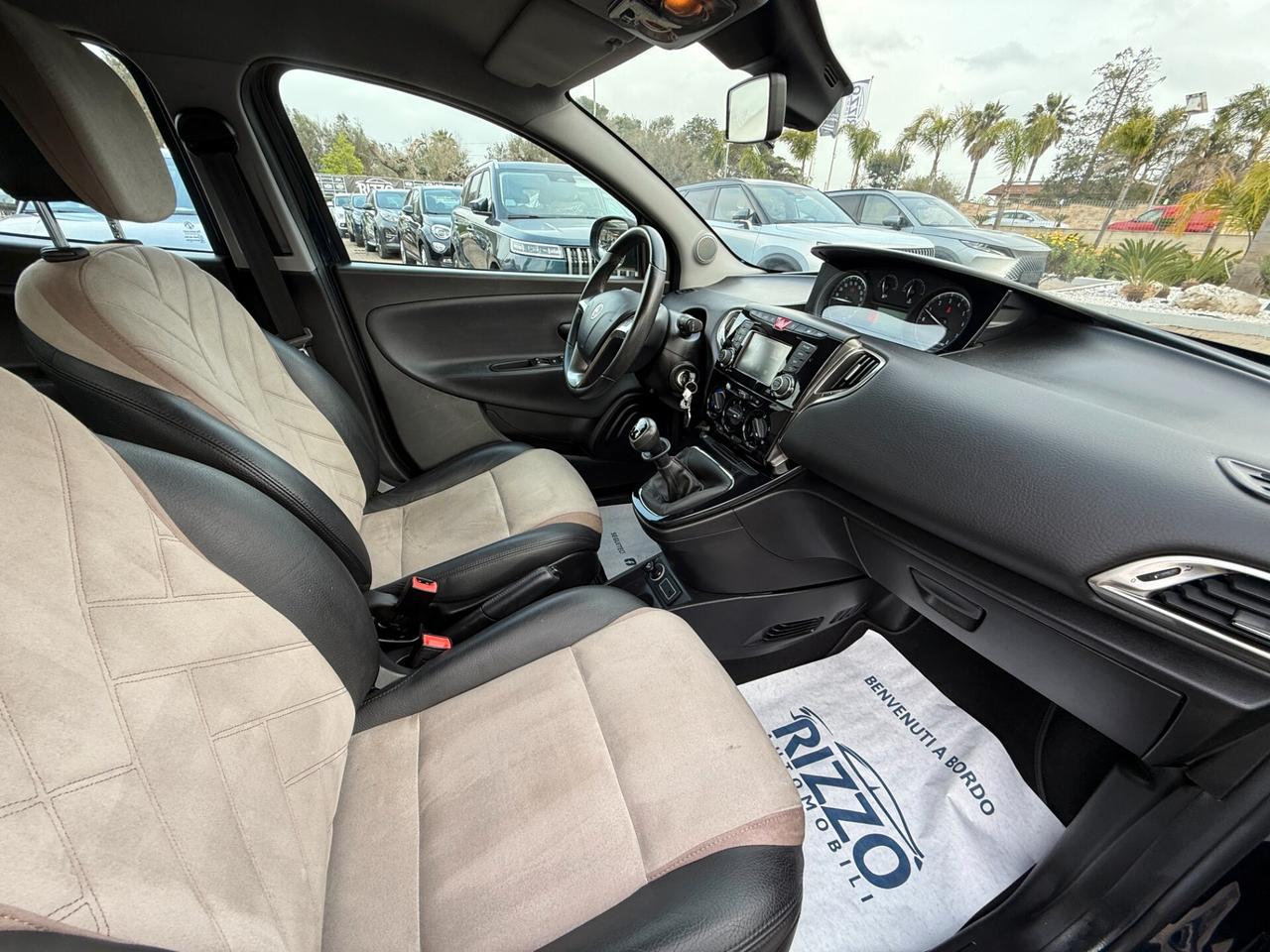 Lancia Ypsilon 1.2 69CV 5porte Platinum Navi Pelle