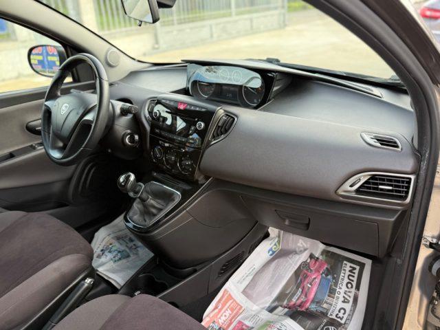 LANCIA Ypsilon 1.2 69 CV 5 porte Gold BICOLOR