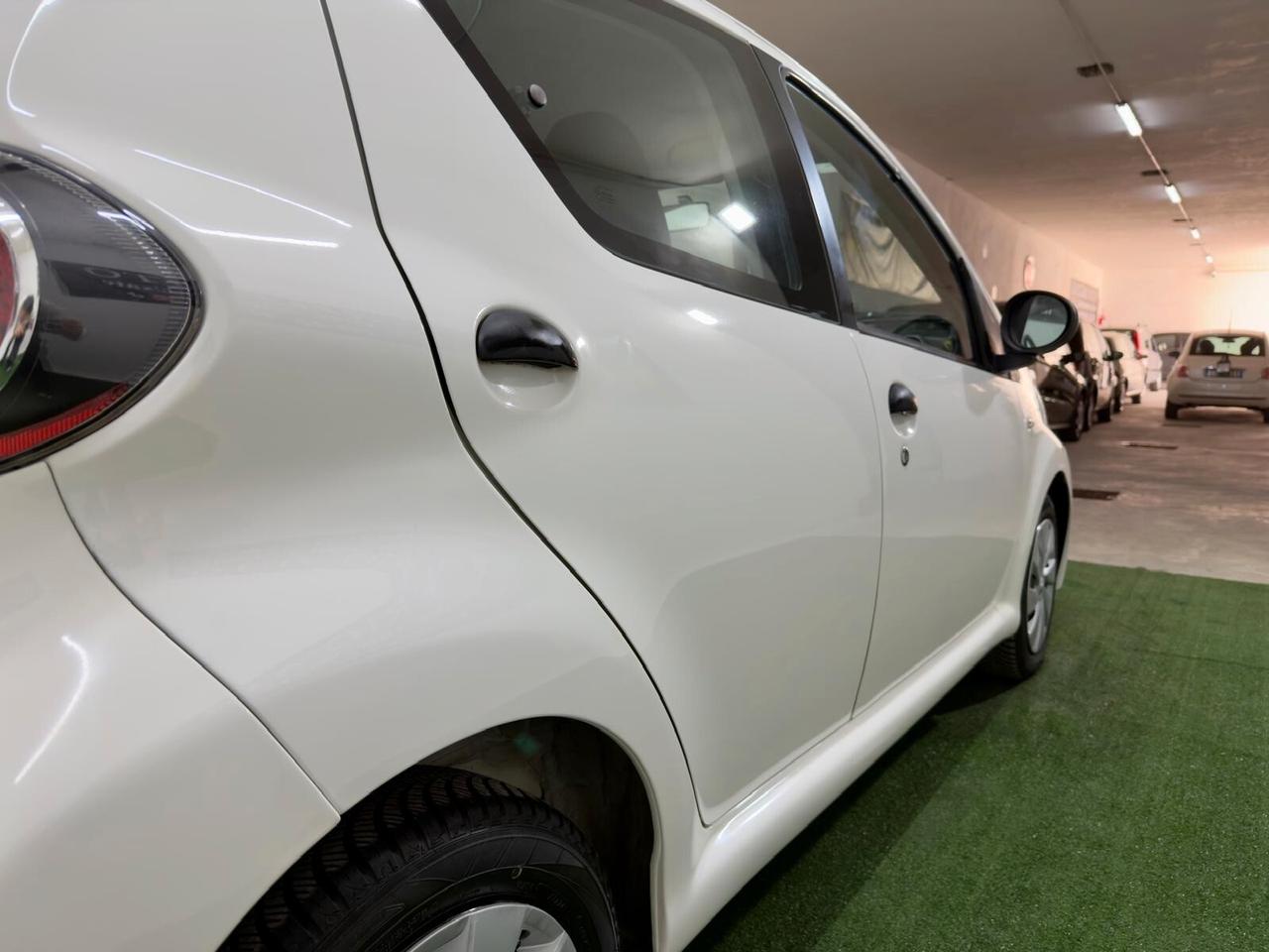 Toyota Aygo 1.0 12V VVT-i 5 porte Cool Soda Connect