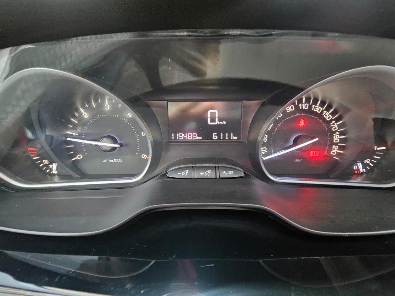 Peugeot 2008 2008 1.6 bluehdi Active 100cv my16