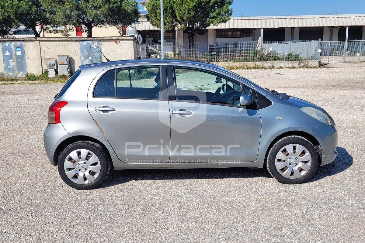 TOYOTA Yaris 1.0 5 porte