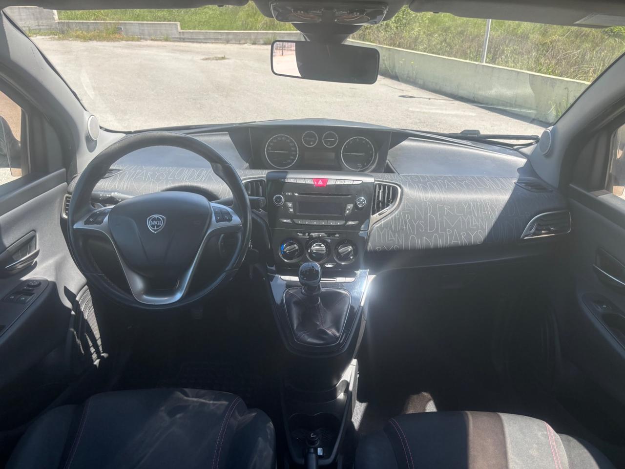 Lancia Ypsilon 0.9 TwinAir 85 CV 5 porte Metano Ecochic Silver