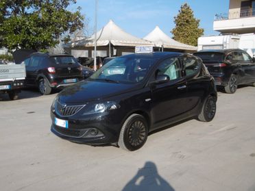 Lancia Ypsilon 1.0 FireFly 5 porte S&S Hybrid Silver