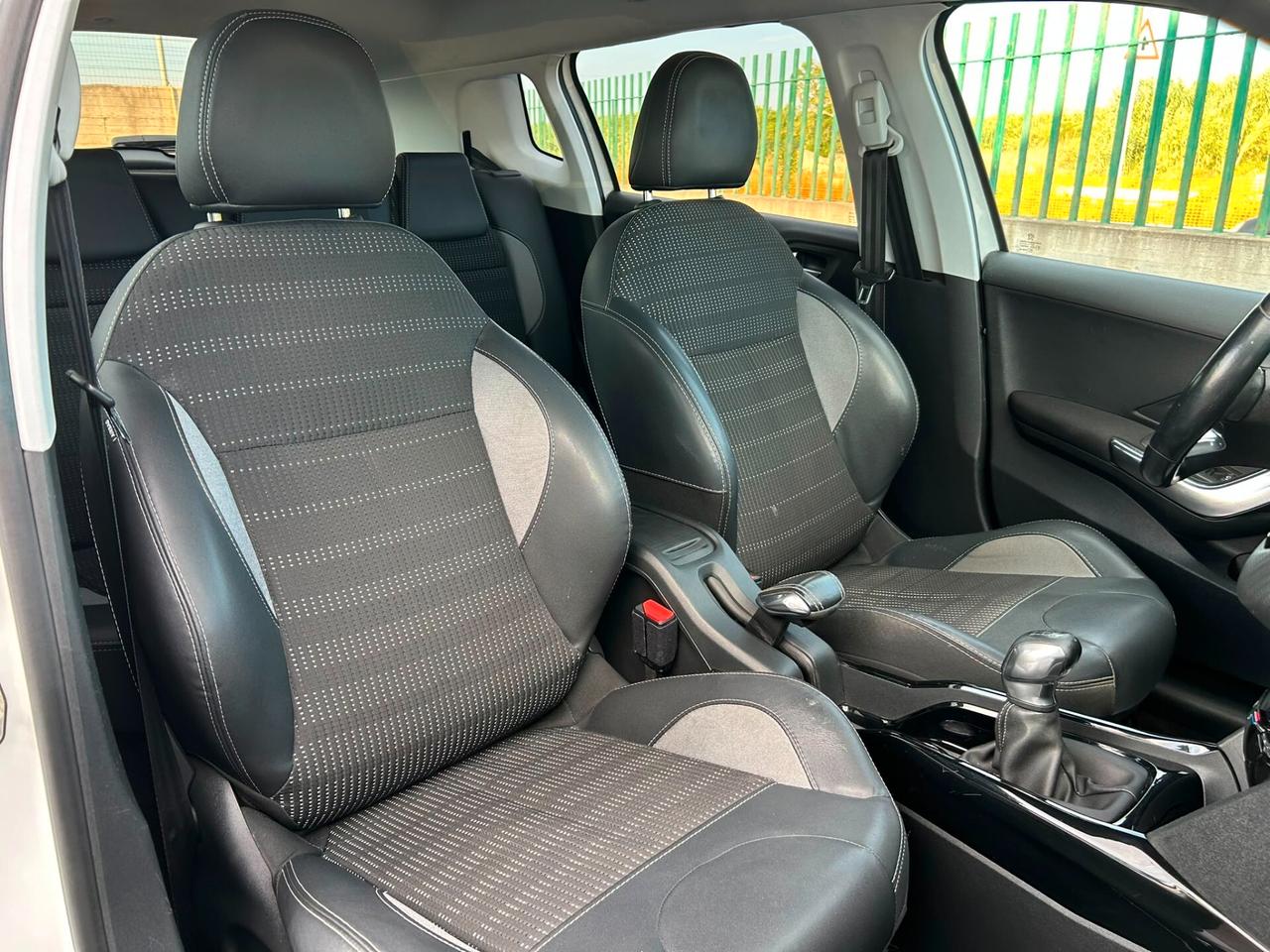 Peugeot 2008 BlueHDi 100 Black Matt