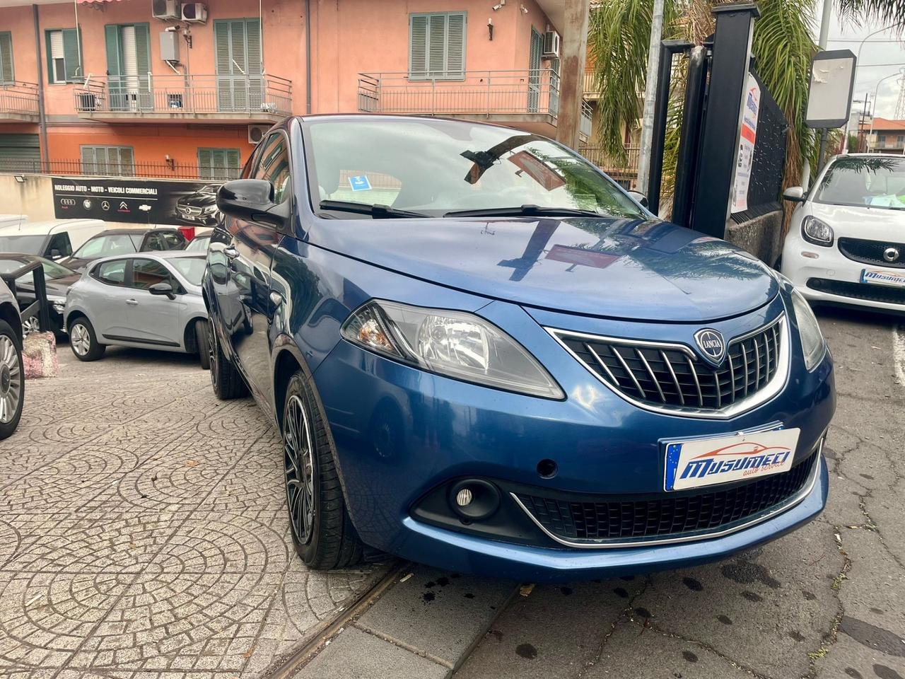 Lancia Ypsilon 1.0 FireFly S&S Hybrid Ecochic Gold Tua a soli 265€