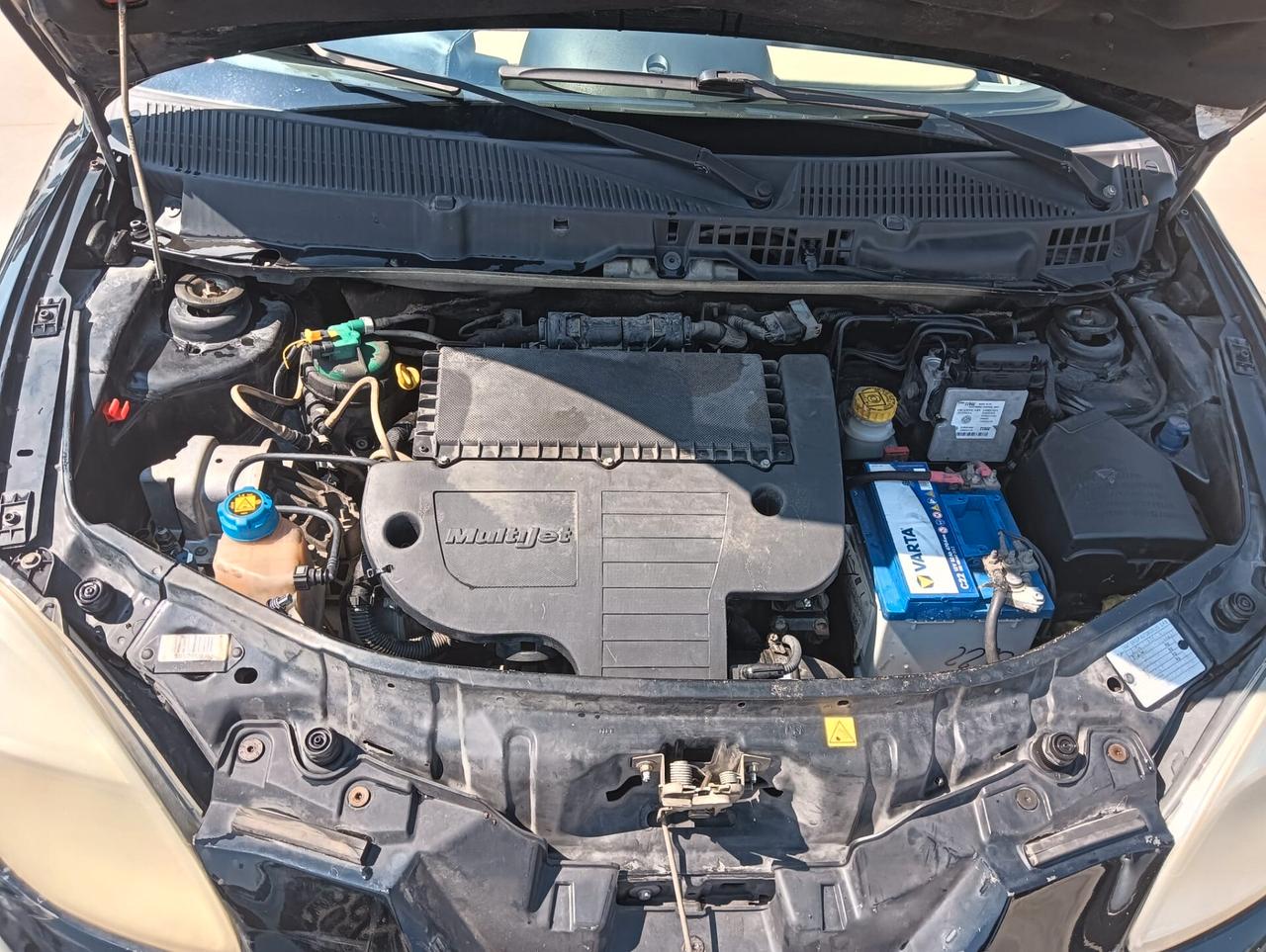 Lancia Ypsilon 1.3 MJT 75 CV Platino