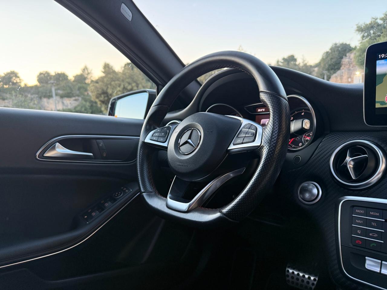 Mercedes A 200 136 CV Premium/NIGHT EDITION/TETTO