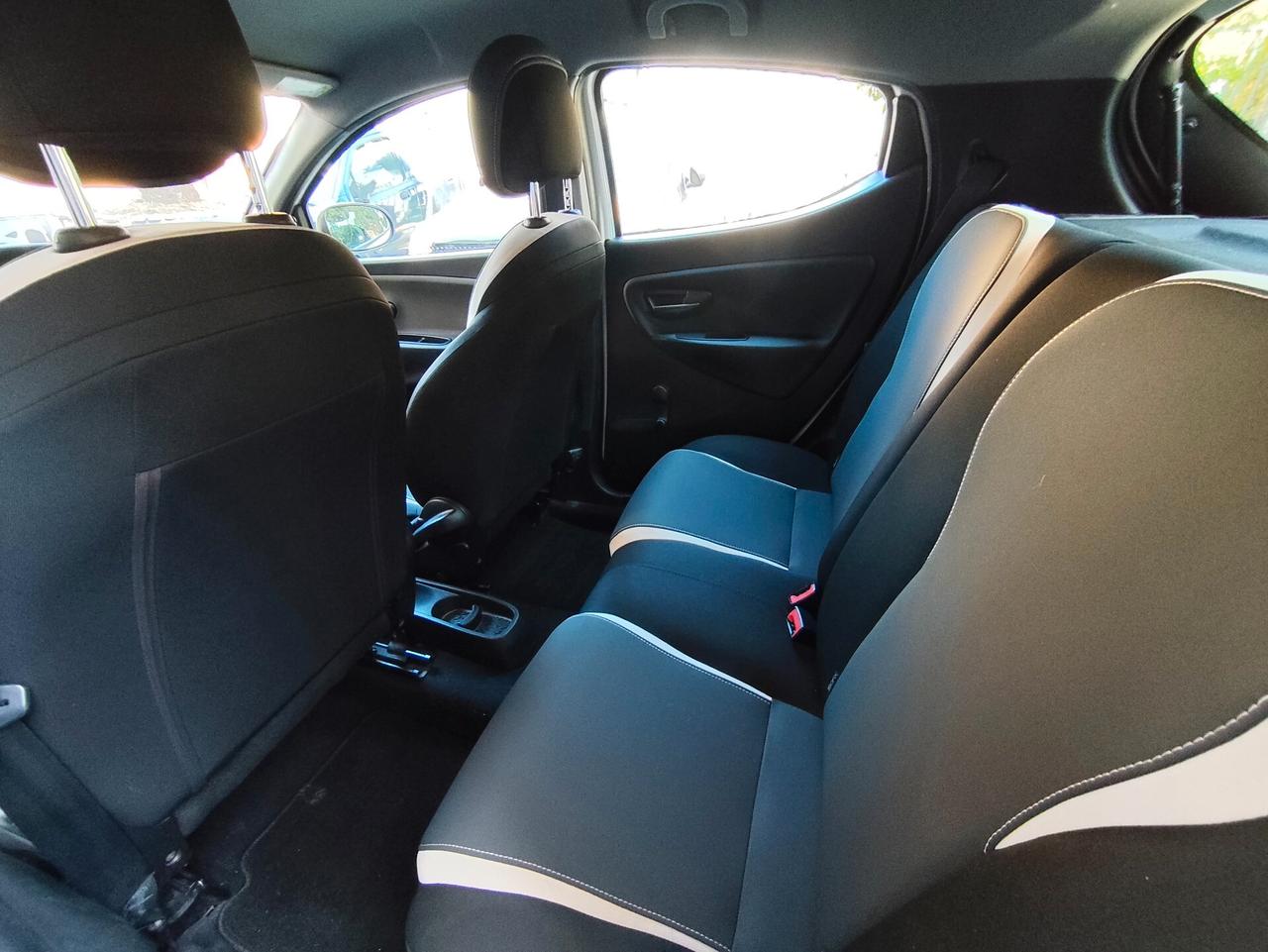 Lancia Ypsilon 1.2 69 CV 5 porte 2015