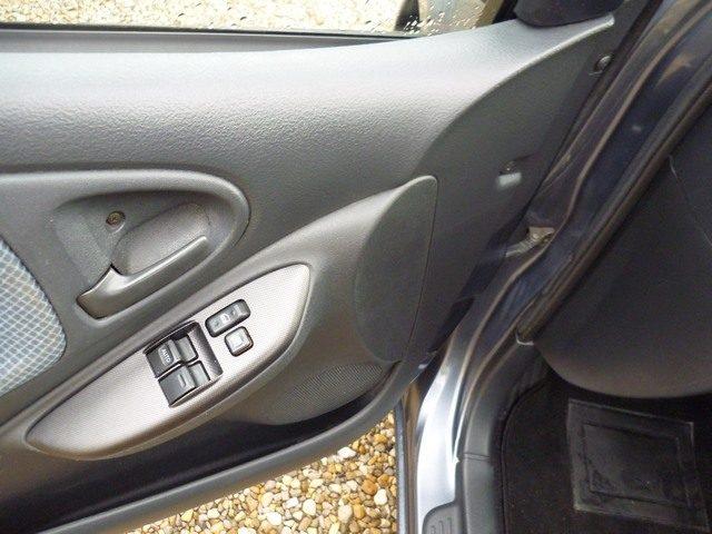 TOYOTA Yaris 1.0i 16V cat 5 porte Expo