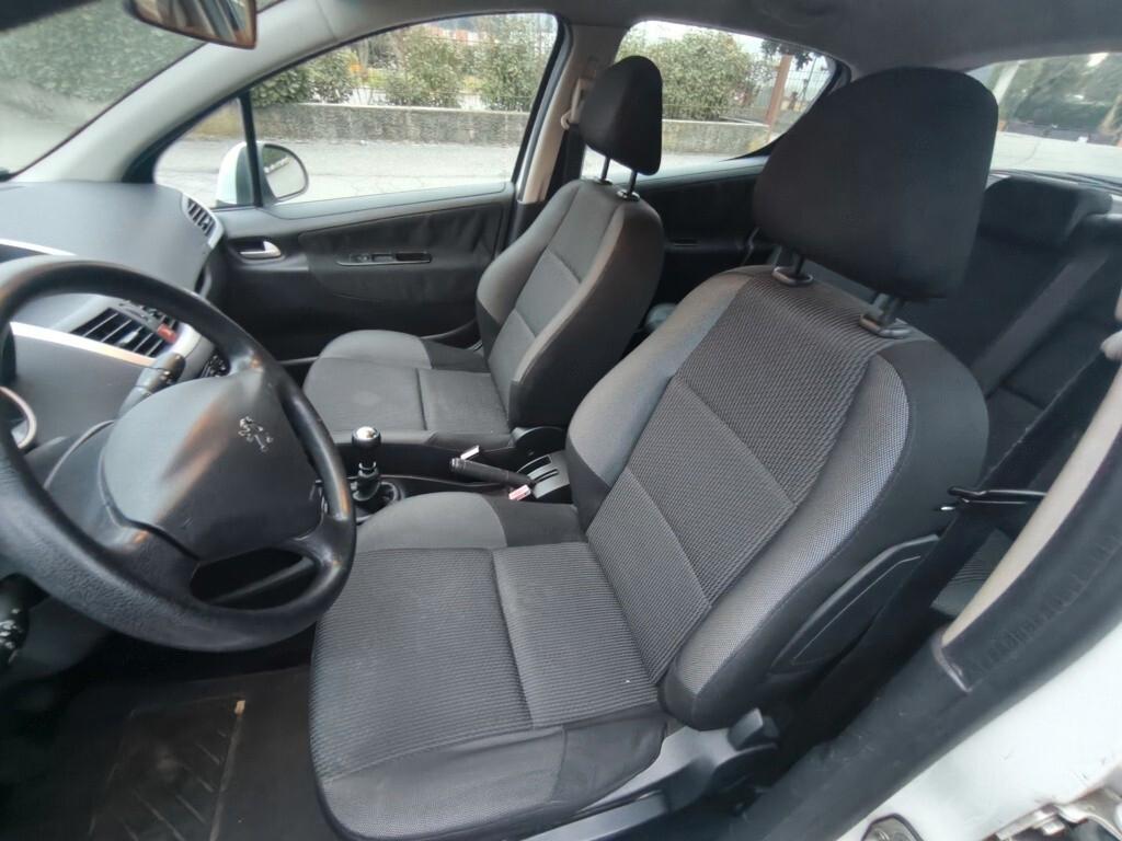 PEUGEOT 207 1,4 BENZINA- OK NEOPATENTATI