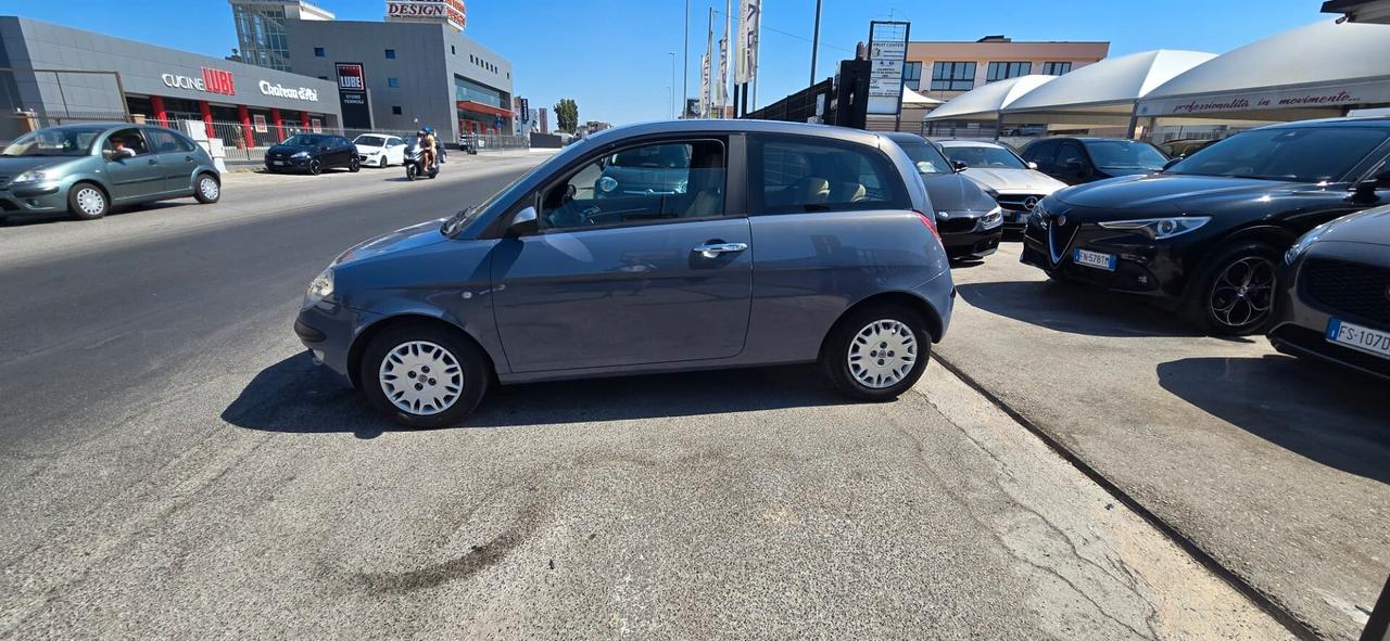 Lancia Ypsilon 1.2 16V Platino