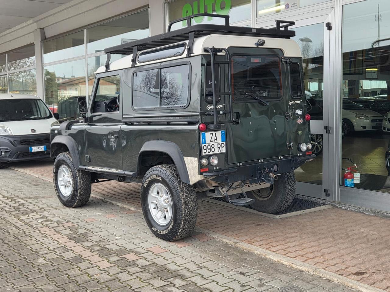 Land Rover Defender 90 2.4 TD4 Station Wagon E
