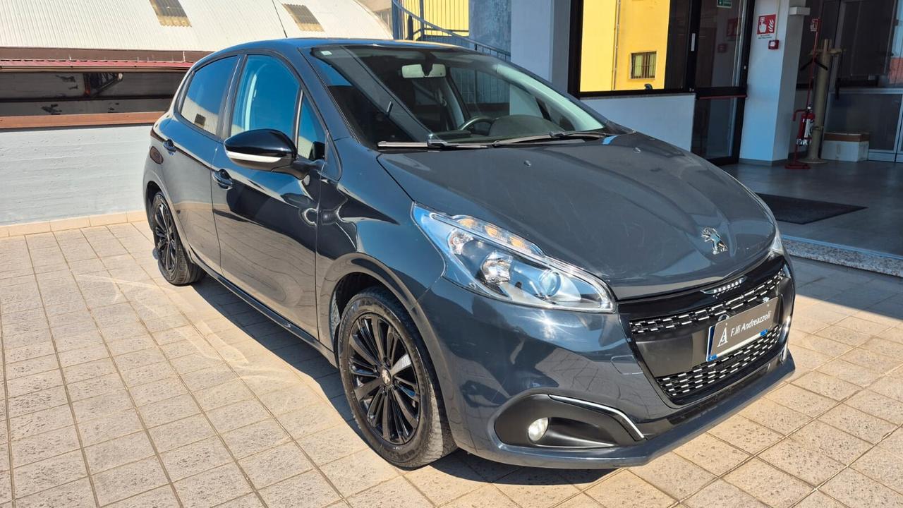 Peugeot 208 PureTech 82 5 porte Black Line