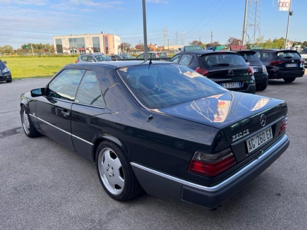 Mercedes-Benz 320 CE 24V cat Coupé