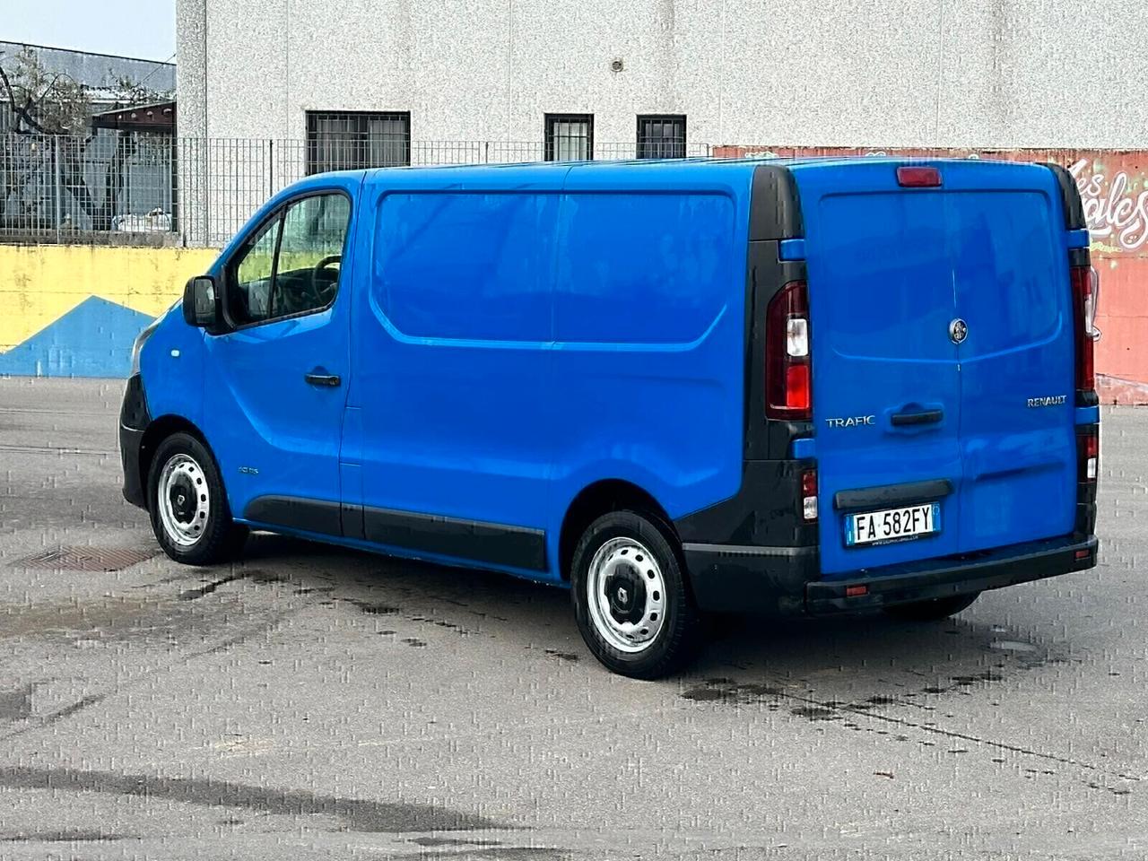 RENAULT TRAFIC ANNO 2015 PRONTO ALL'USO! SUPER PREZZO!